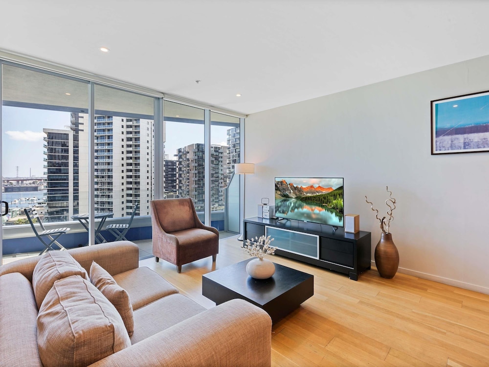 The Sebel Residences Melbourne Docklands 35/55