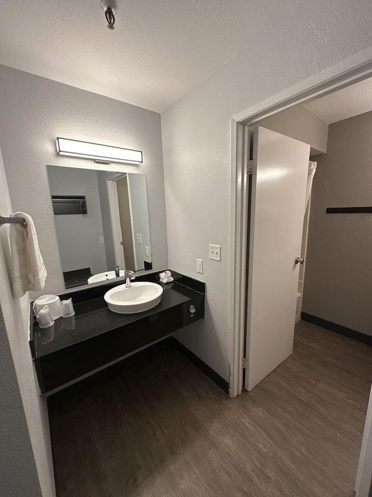 Motel6 San Diego Hotel Circle Mission Valley 61/61