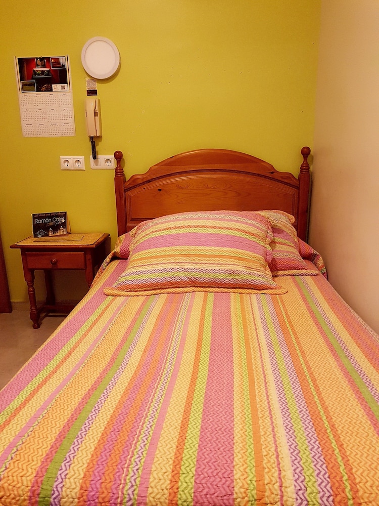 Hostal Ramón Y Cajal 33/50