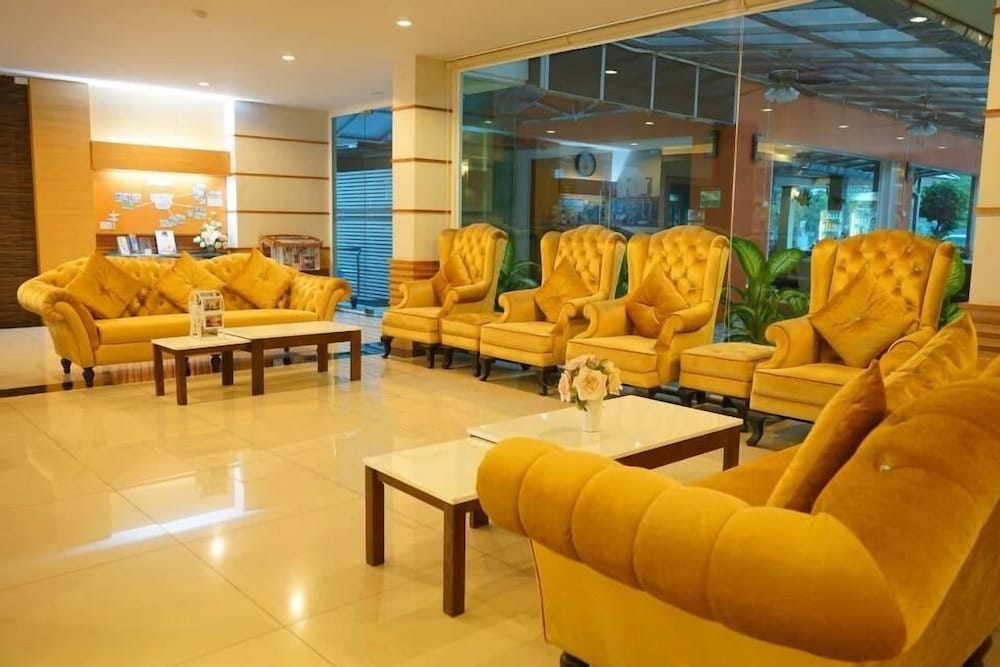 Amnauysuk Hotel 34/47