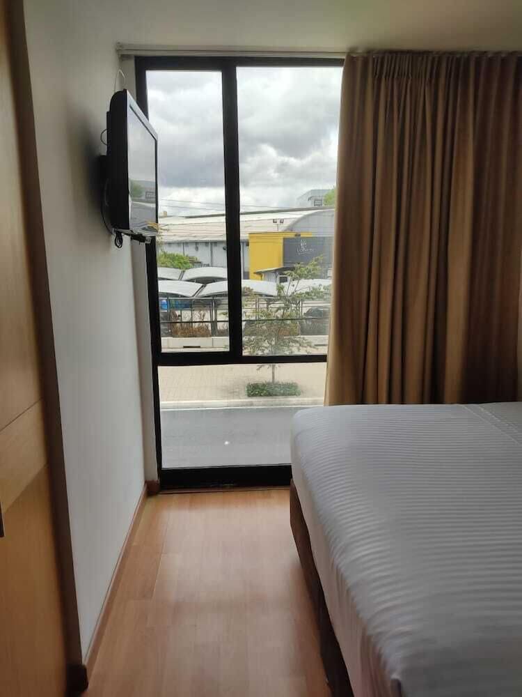 HOTEL DORADO FERIAL 4/23