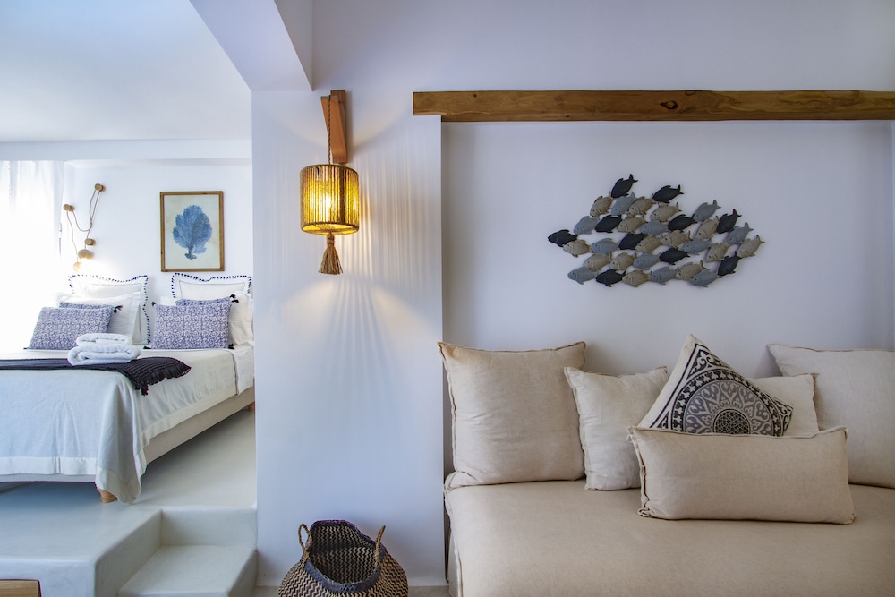 Athina Studios & Suites 32/50