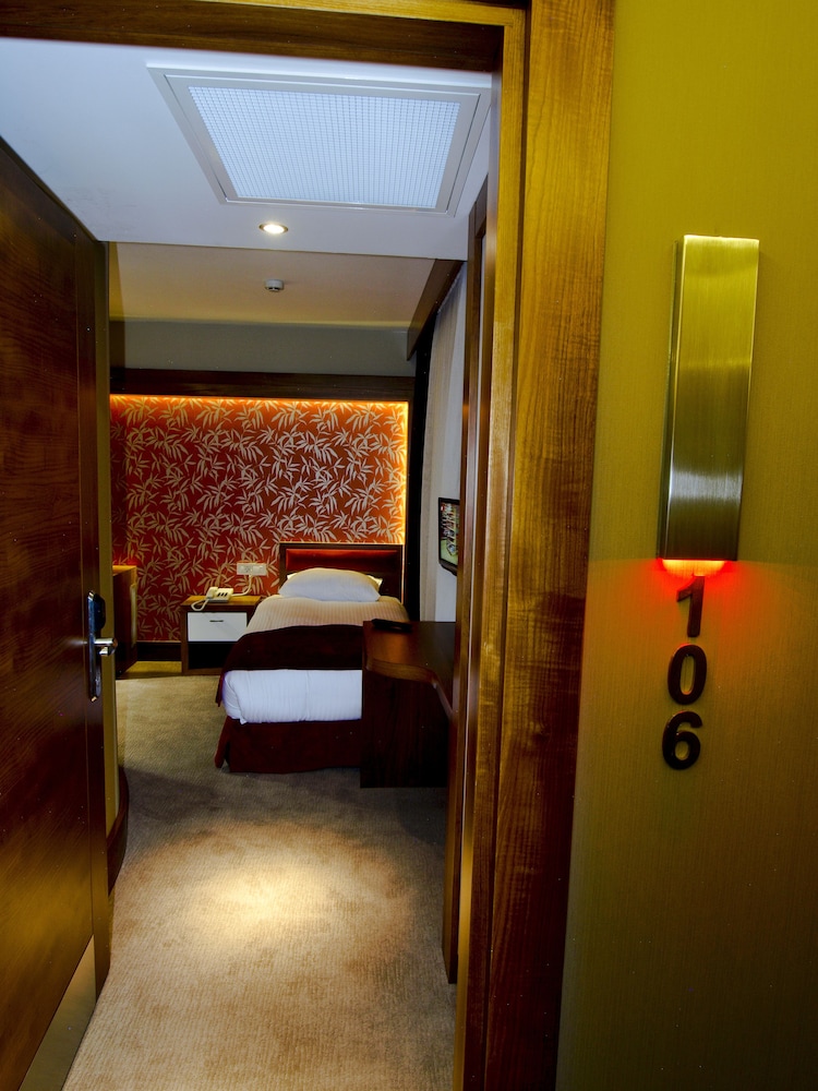 Bella Hotel 15/45
