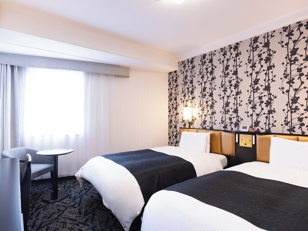 ROOM, TWIN BEDS