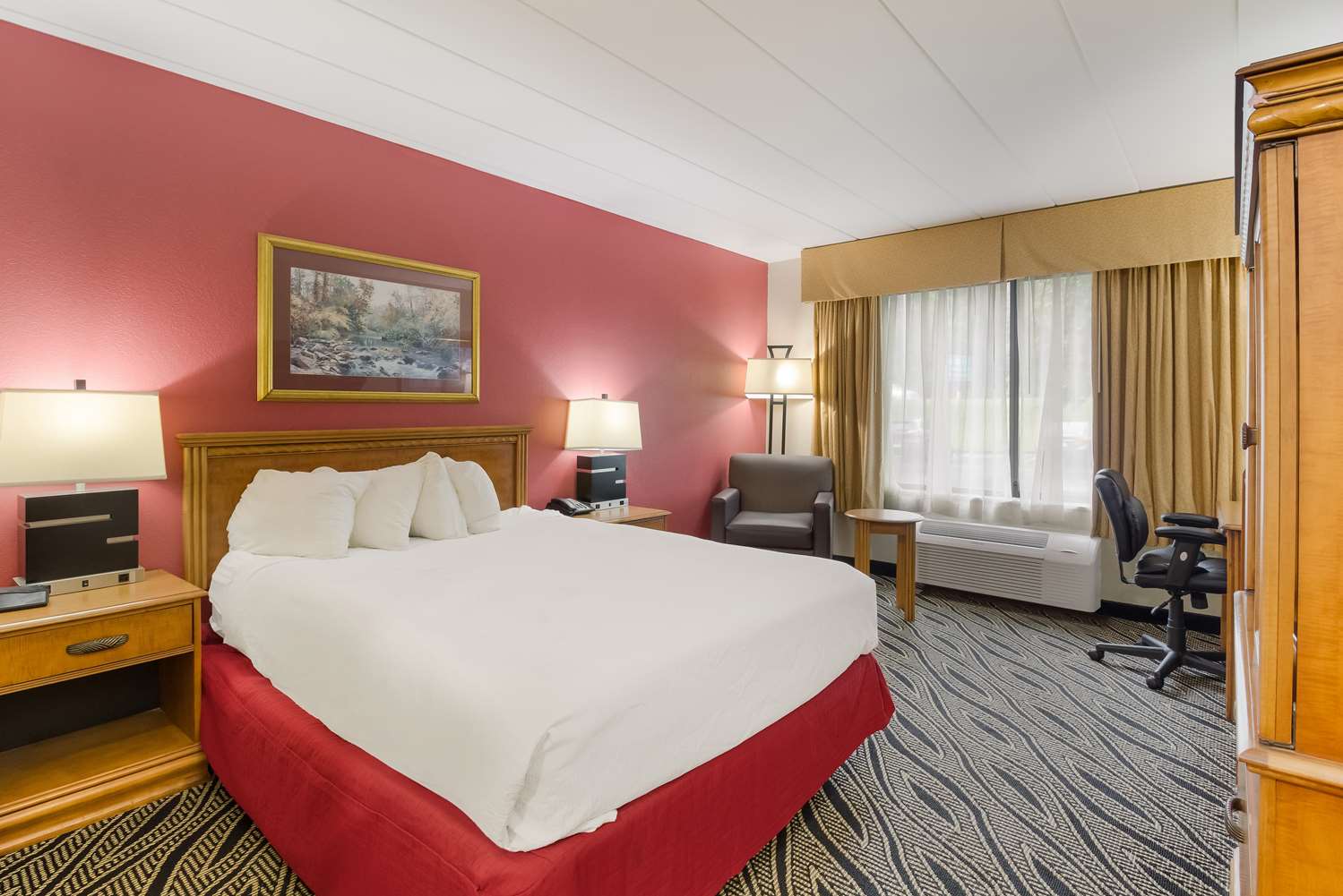 Suite, Queen Bed, Pool Side, Sofa