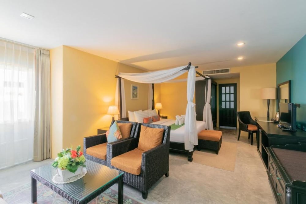 Baan Phuanda Phuket 67/79
