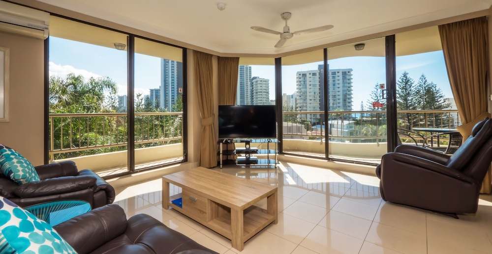 ARISTOCRAT APARTMENTS. 23/50