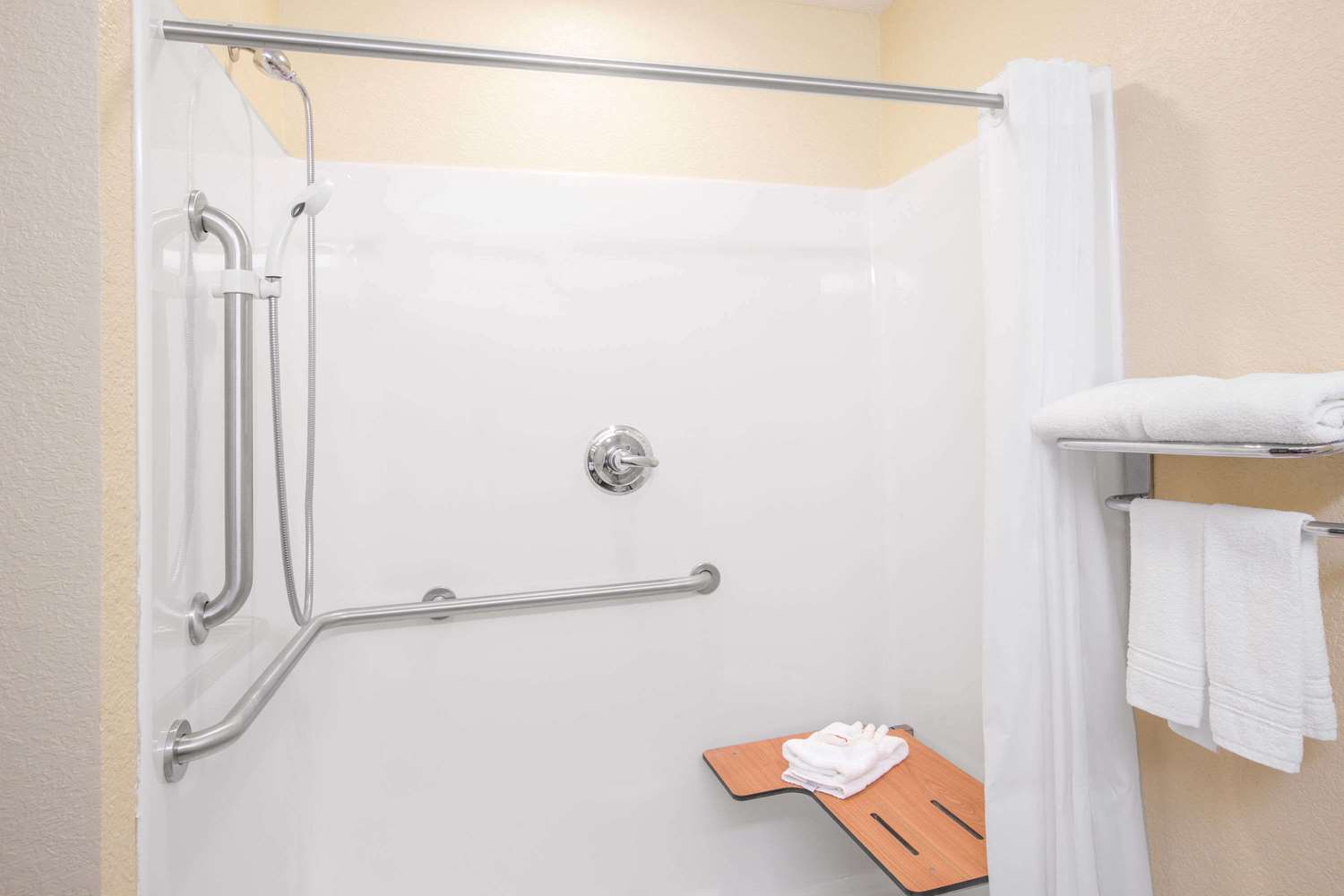 Microtel Inn And Suites of Albertville 5/6