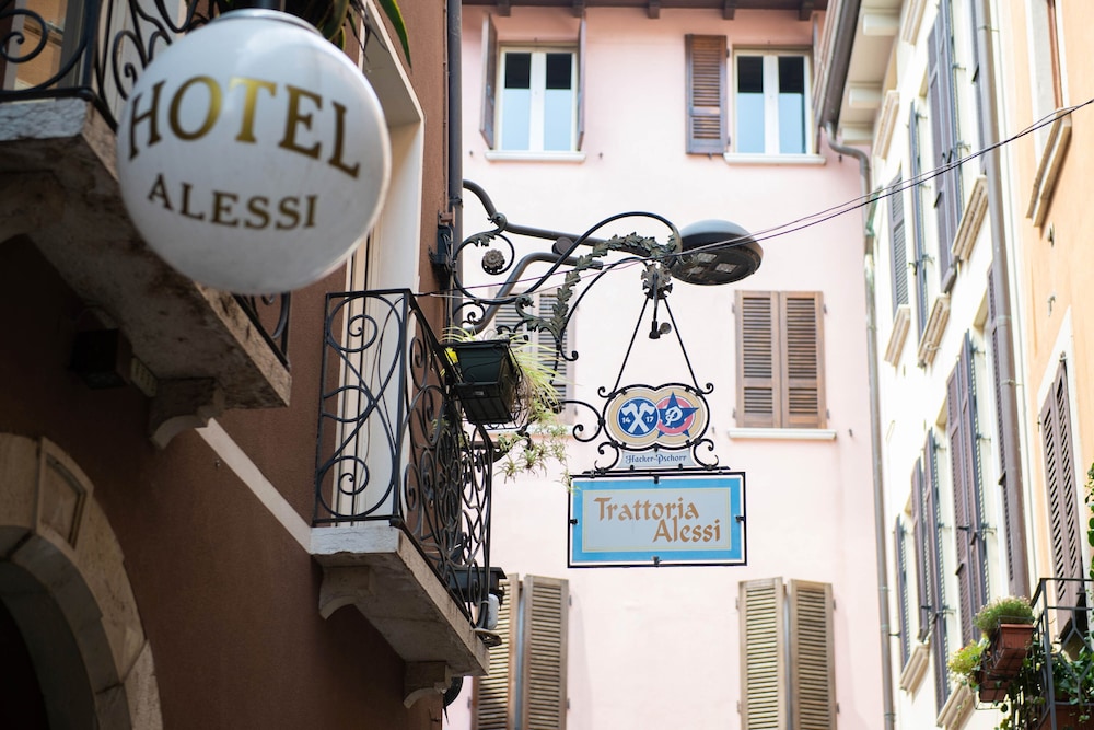 Alessi Hotel Trattoria 36/72