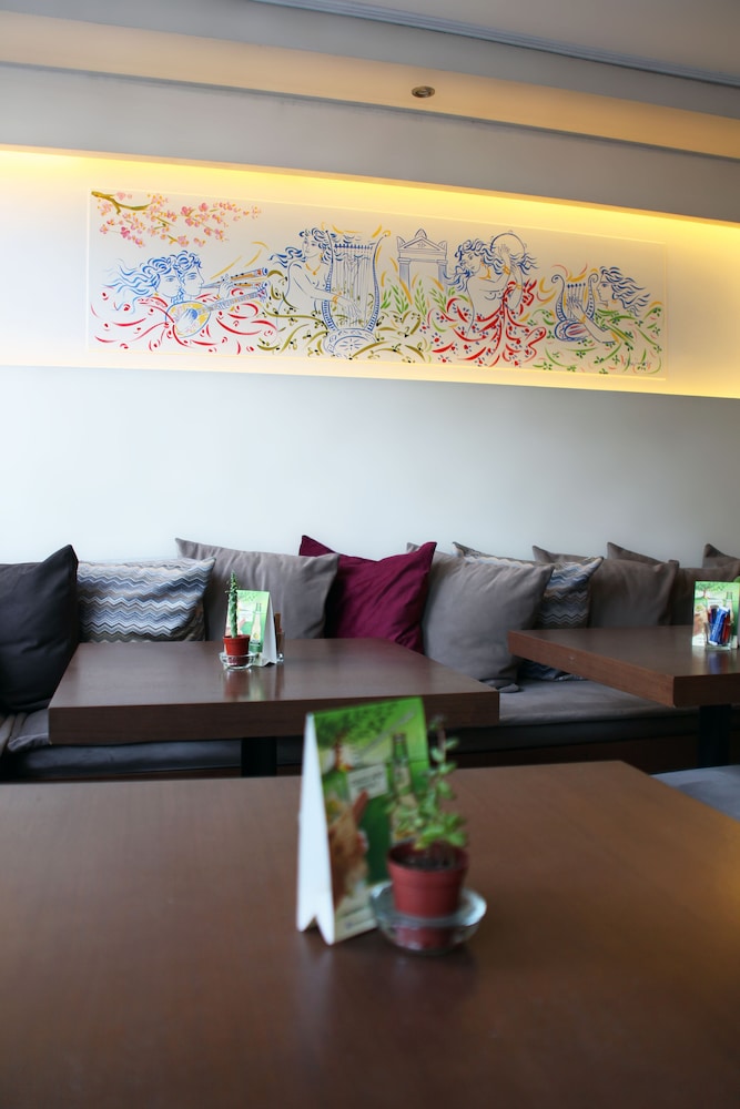 Phidias Hotel 42/69