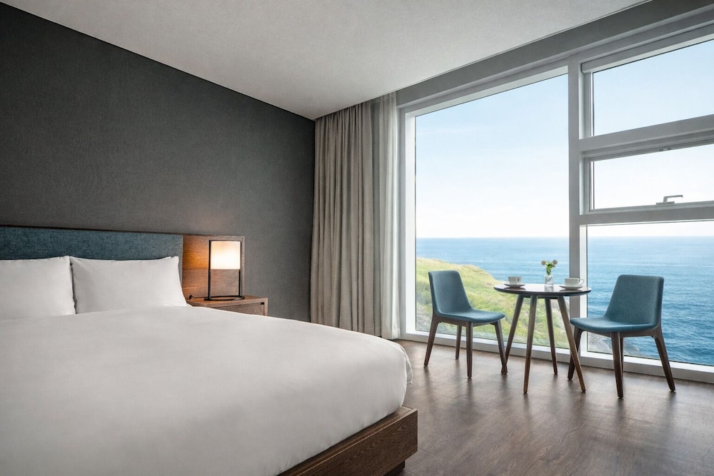 Hotel Tops 10 13/62