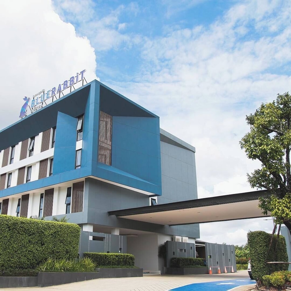 Blue Rabbit Hotel 4/57