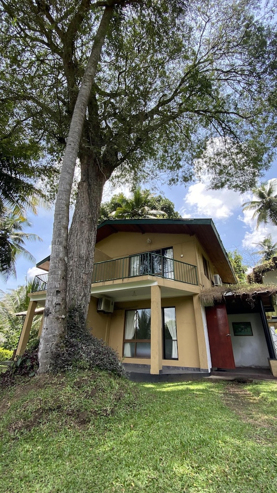 Oruthota Chalets 4/68