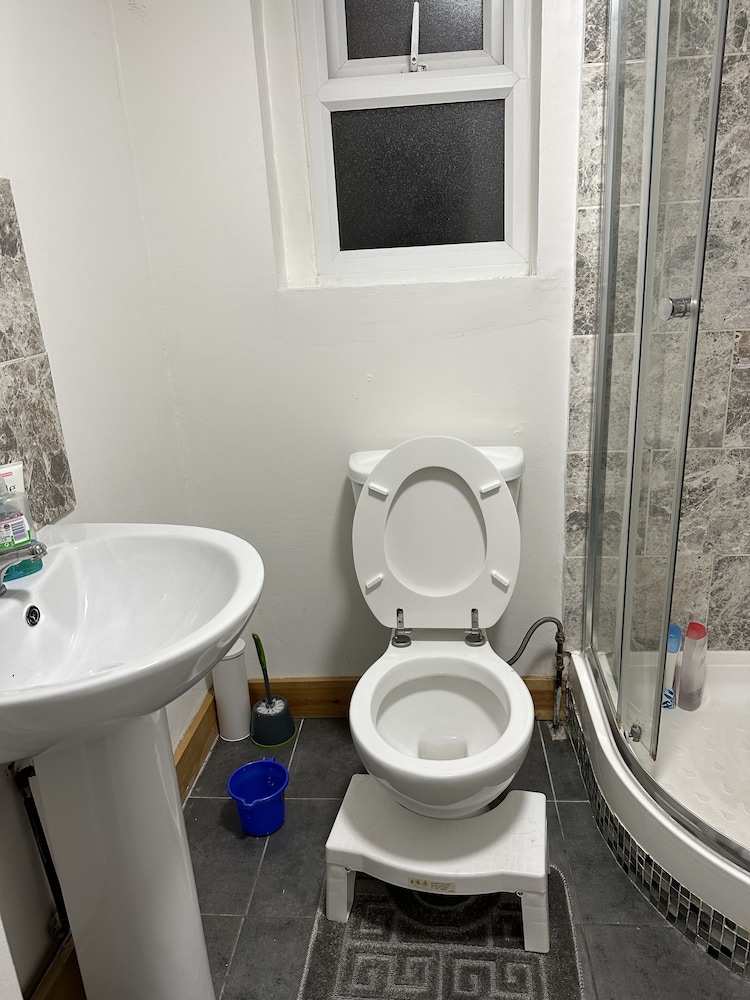 OYO New City Lodge 43/45