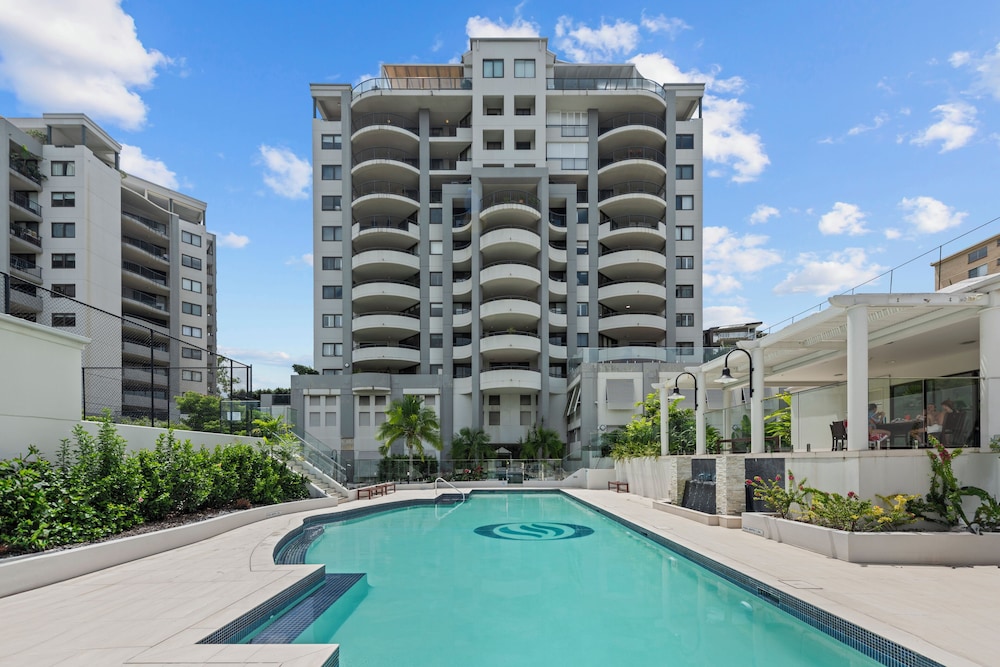 The Oasis Apartments 59/66