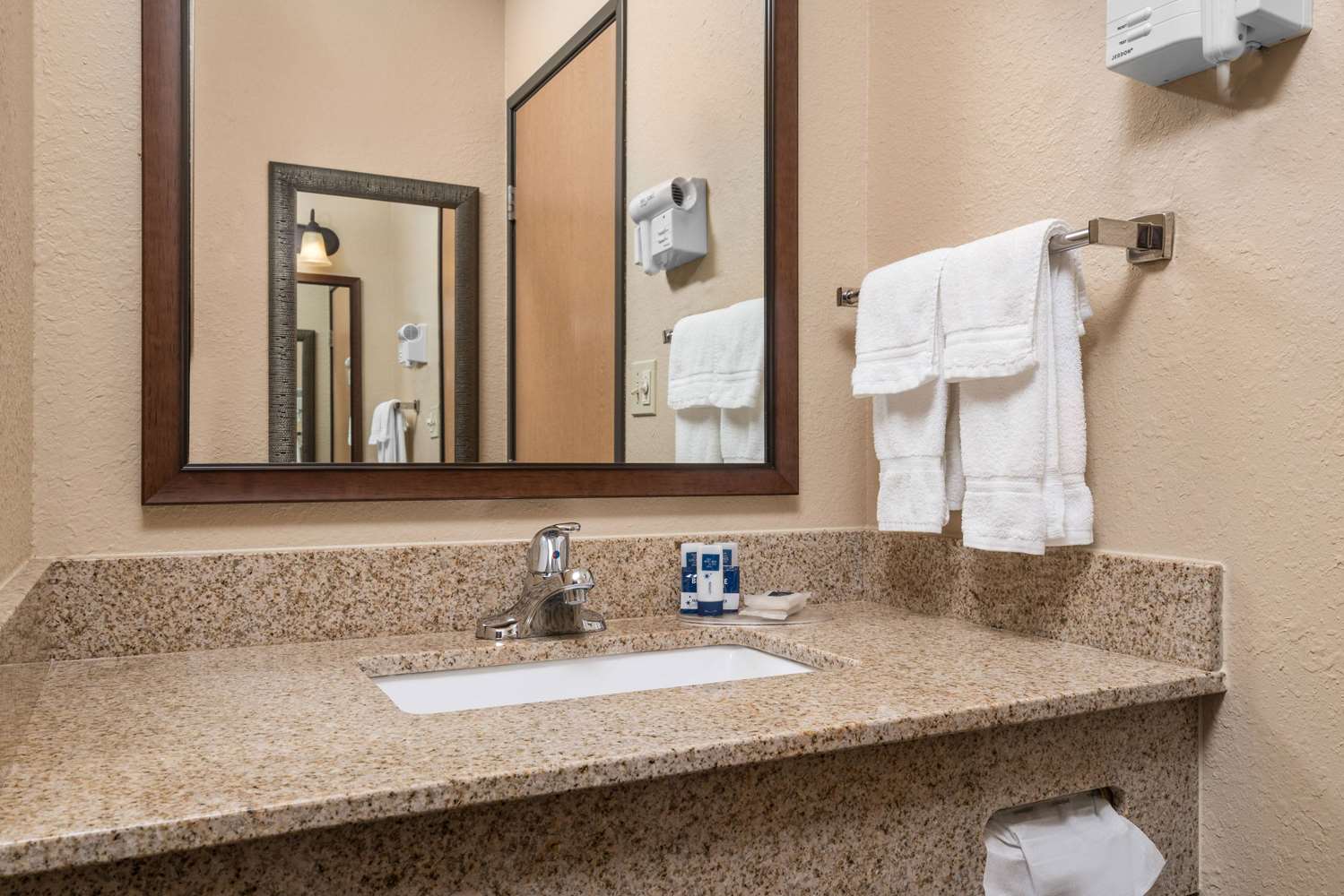 AmericInn by Wyndham Detroit Lakes 38/40