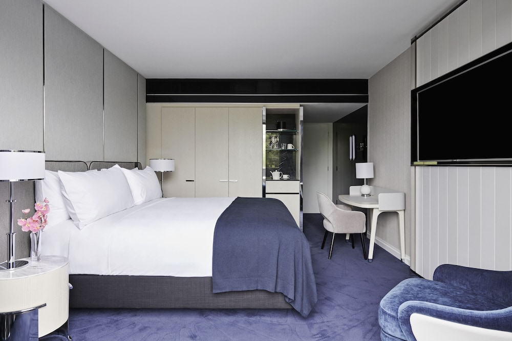 ROOM, KING BED, BALCONY