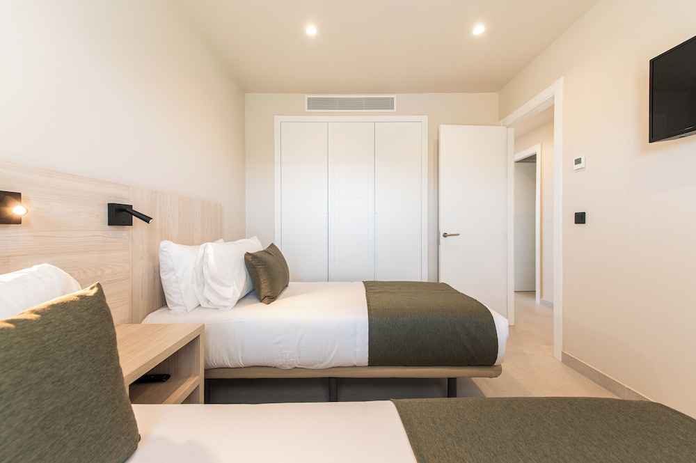 Hotel Amarilla Golf Residences 6/34