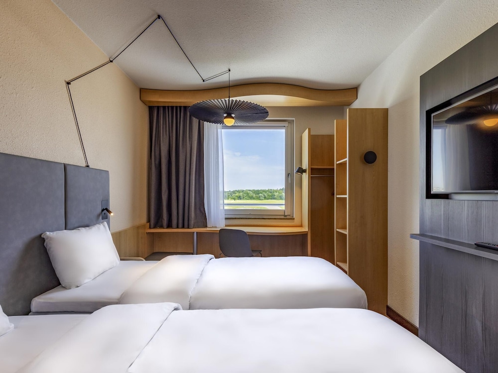 Hotel Ibis Friedrichshafen Airport Messe 25/70