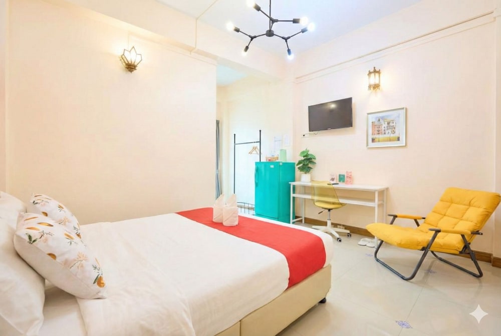 ROOM, DOUBLE BED