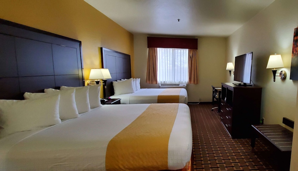 Standard, 2 King Beds