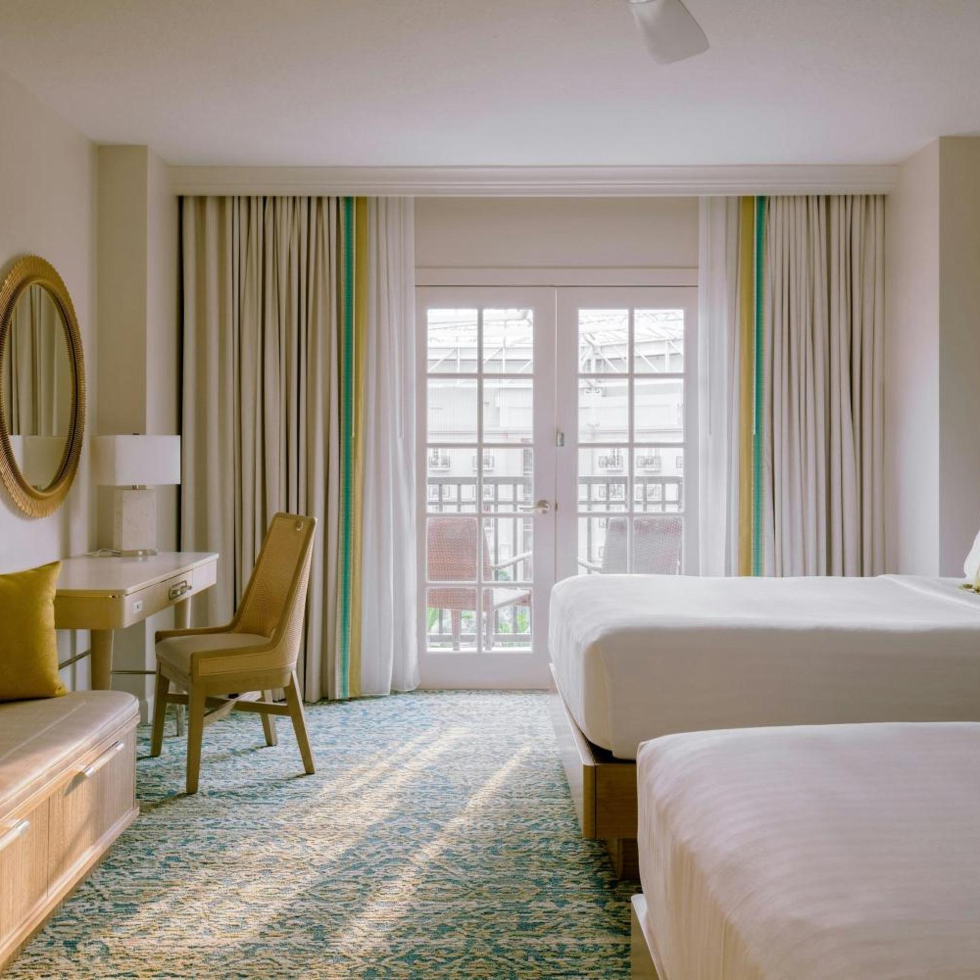 Room, 2 Queen Beds, Atrium View, Balcony