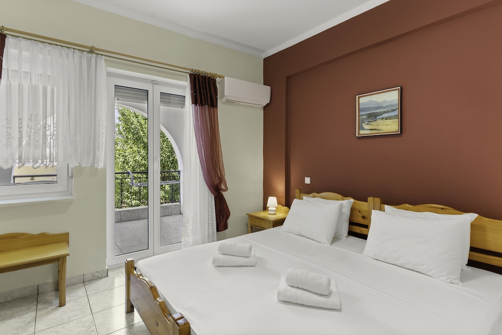 Delphin Rooms Sivota 8/50