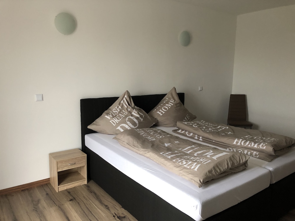 Room at Krieger - Übernachtung, BUREN AHDEN