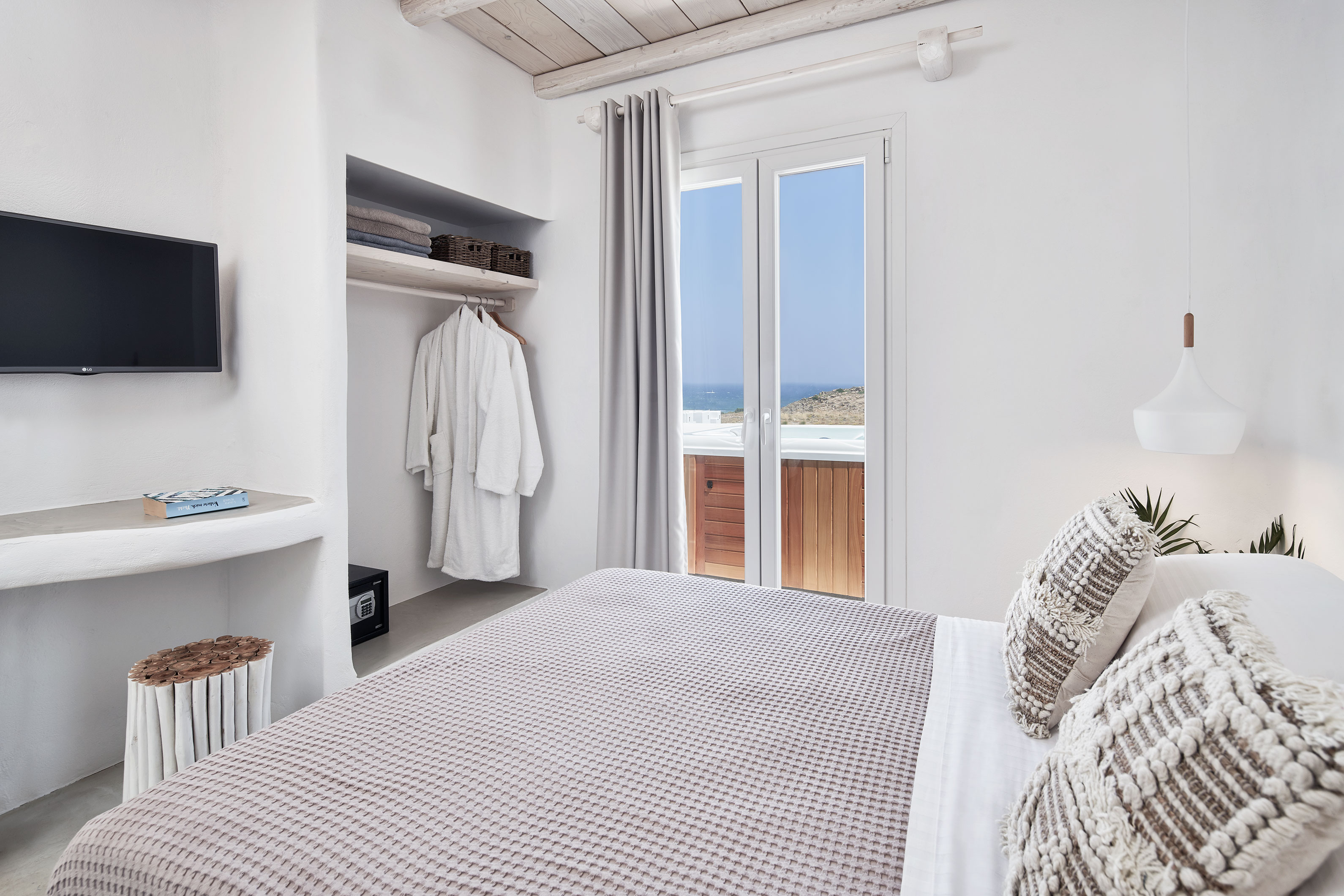 2 Bedrooms, Petite, Sea View, Outdoor Jetted Tub, Private Pool، Naxian Utopia 2/3