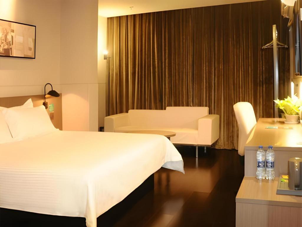 Jinjiang Inn Select (Wuhan Tianhe Airport) 16/23