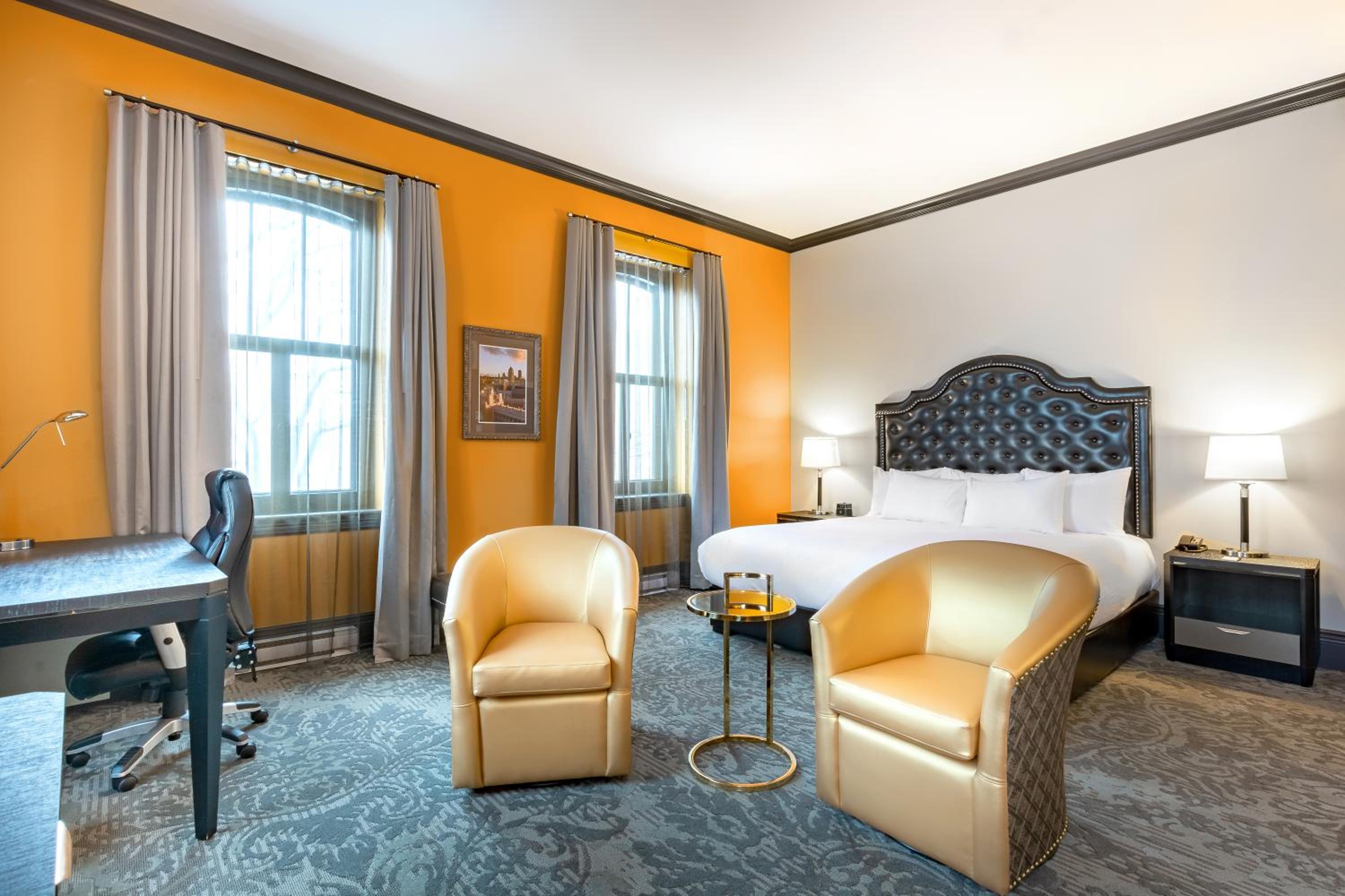 EXECUTIVE, KING BED