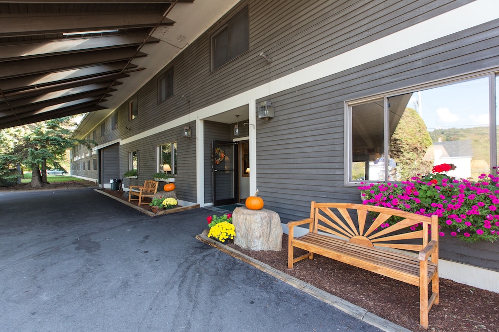 Commodores Inn 38/50