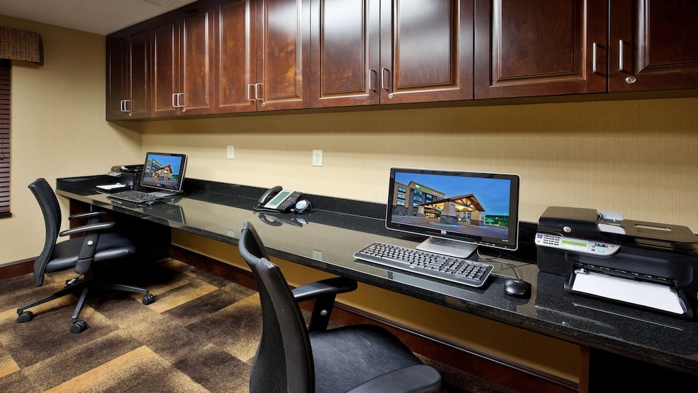 Holiday Inn Express Hotel and Suites Great Falls 29/47