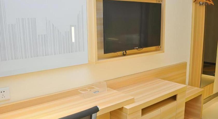 City Comfort Inn (Guangzhou Tiyu West Road Metro Station) 38/48