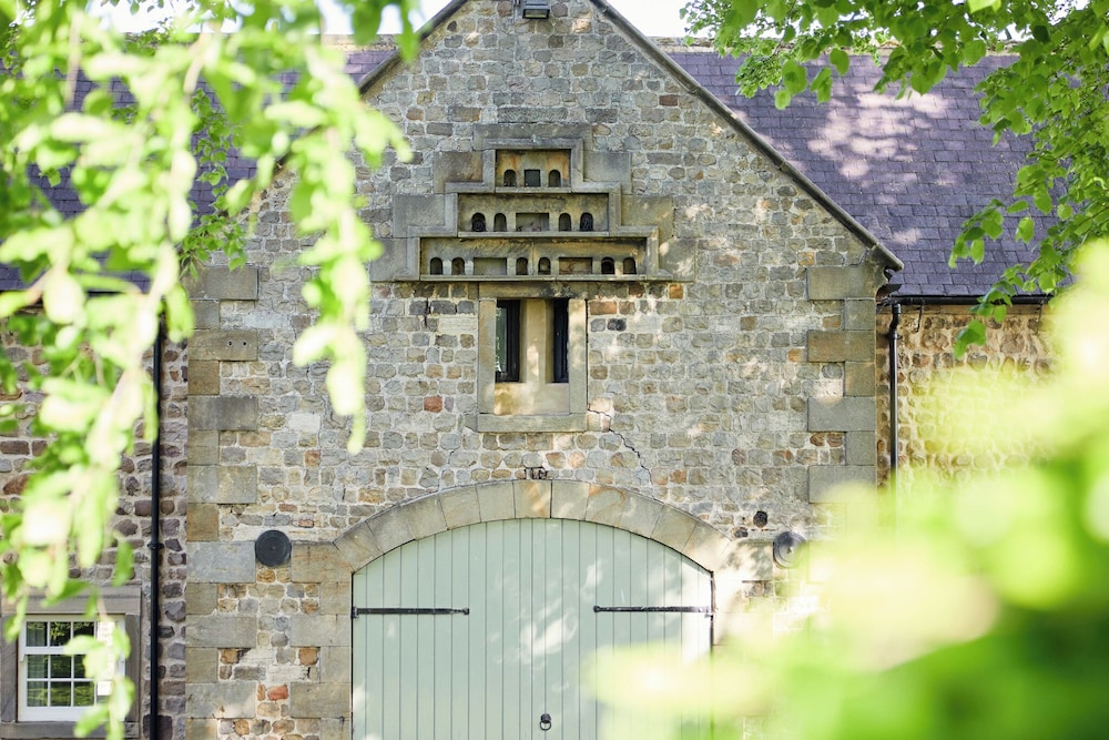 The Old Coach House 3/34