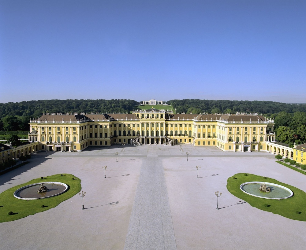 Schloß Schönbrunn Grand Suite 33/40