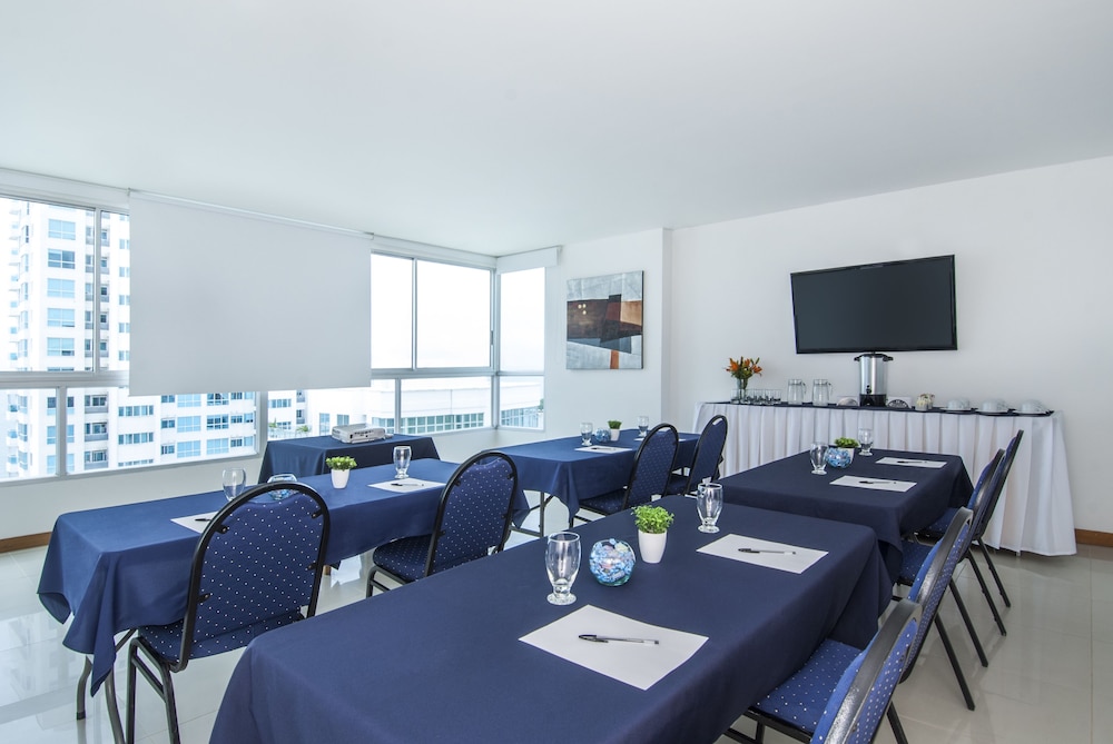 Travelers Suites Orange Cartagena 31/38