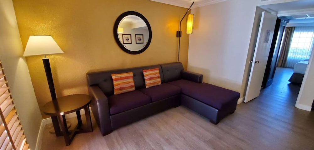 Buena Park Grand Hotel and Suites 42/75