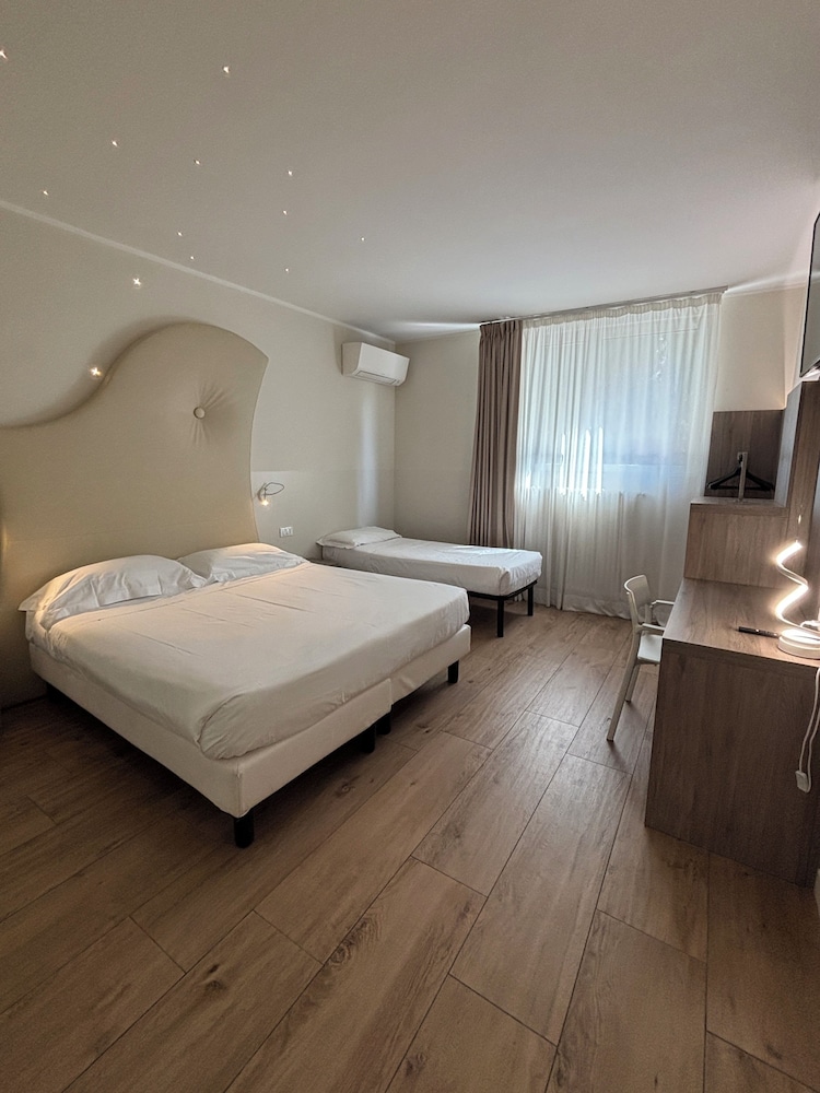M14 Hotel 9/56