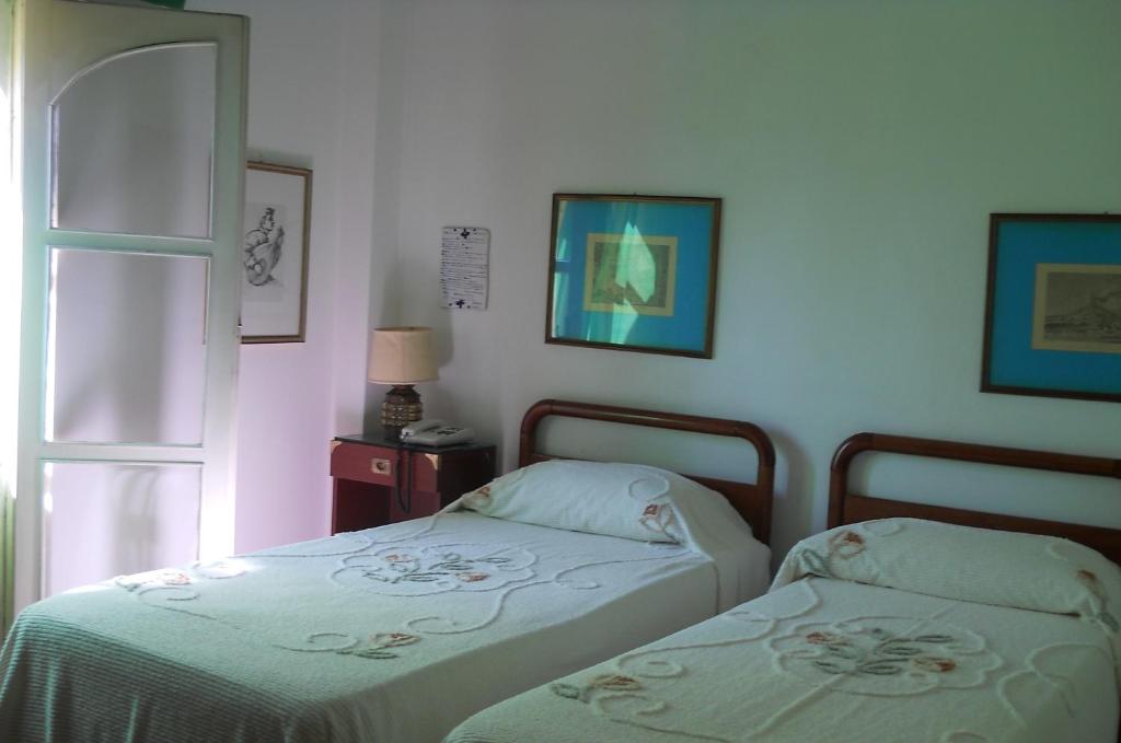 Room at Arathena Rocks, GIARDINI NAXOS