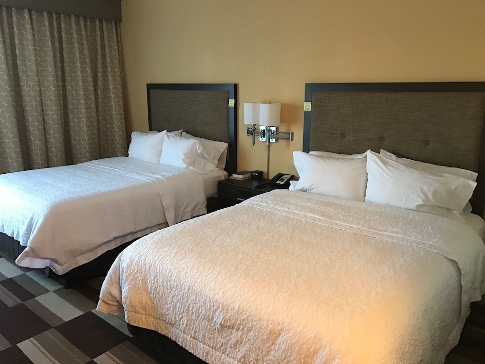 Hampton Inn Uniontown 22/63