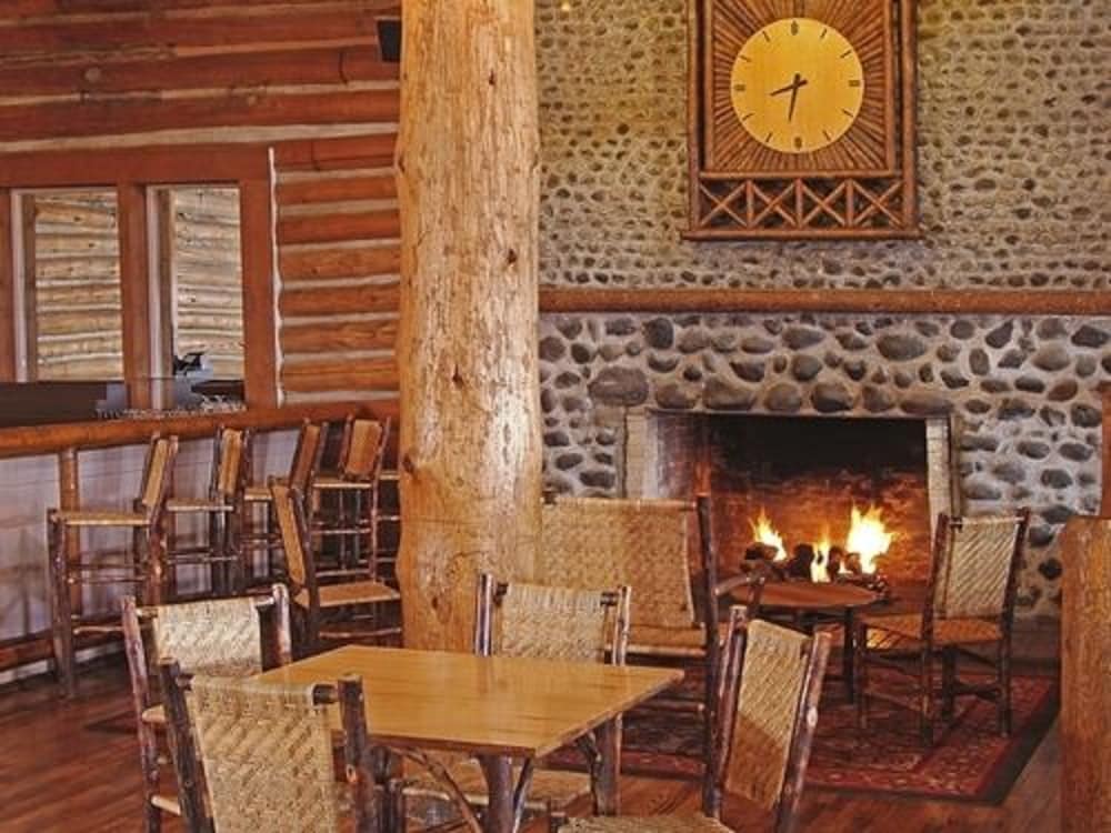 Lake Lodge Cabins 9/16
