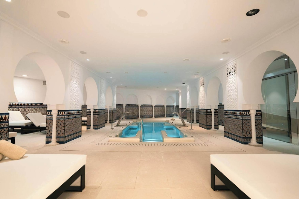Villa Espana Hotel 38/44
