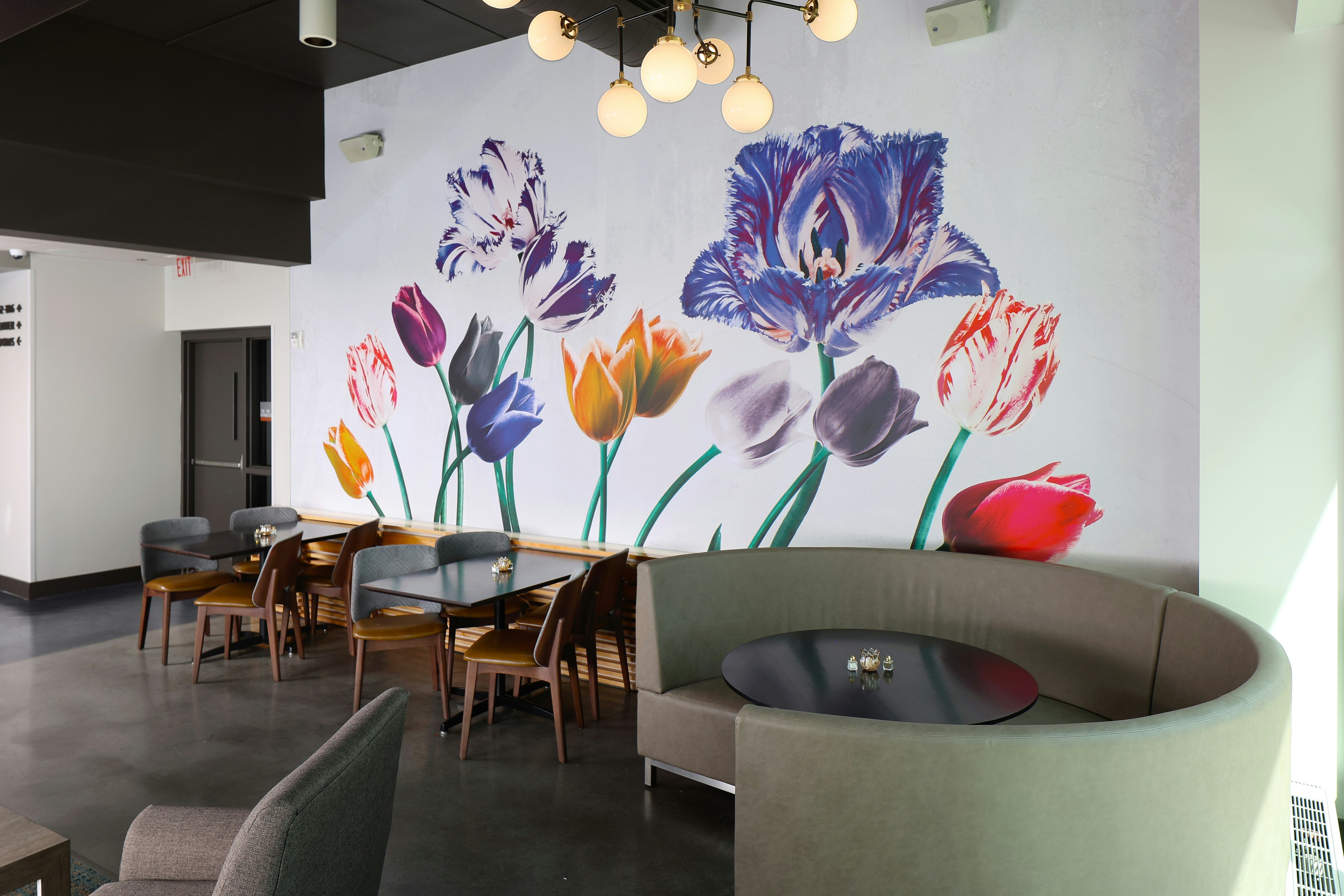 Tulyp, Tapestry Collection by Hilton 33/48