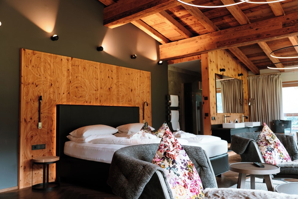 Penthouse Suite, Double Bed, Mountain View, Sauna, Jetted Tub, Terrace
