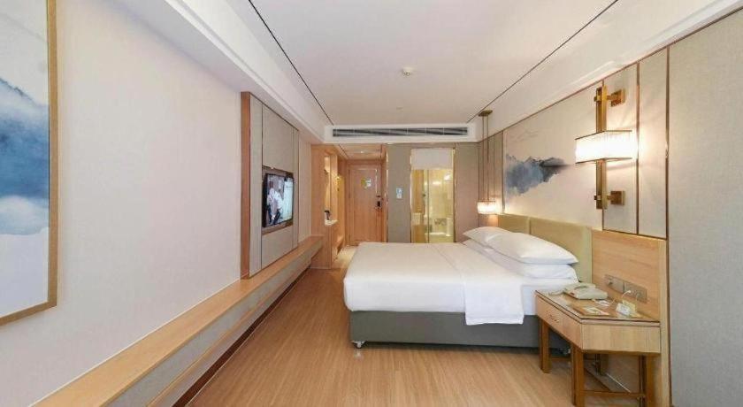 Vienna Hotel (Xiamen Airport, Jiangtou Metro Station) 23/51