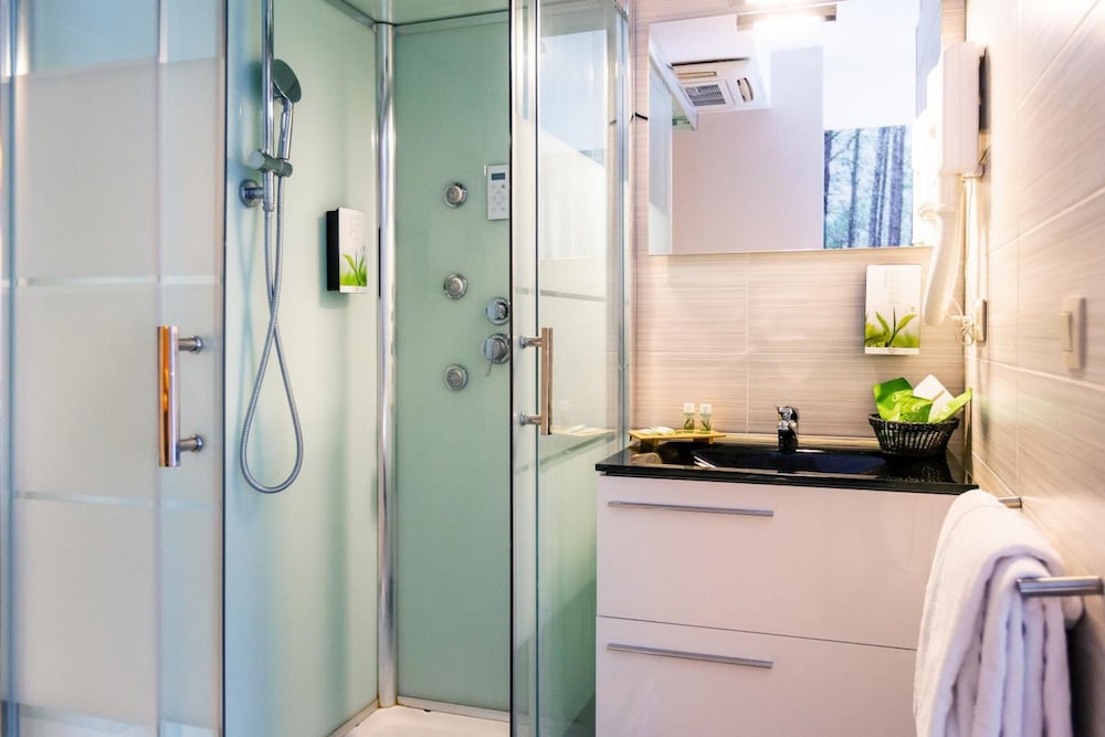 Deluxe, Double Bed, Sauna، Utopia Hotel 2/2