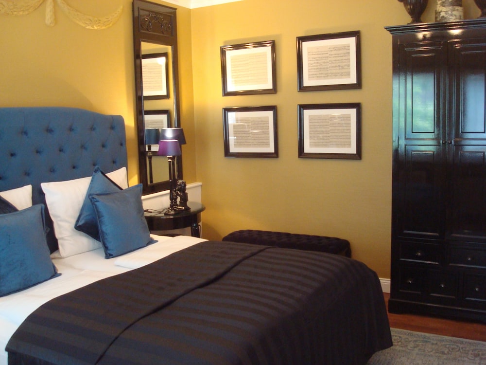 SUPERIOR, DOUBLE BED