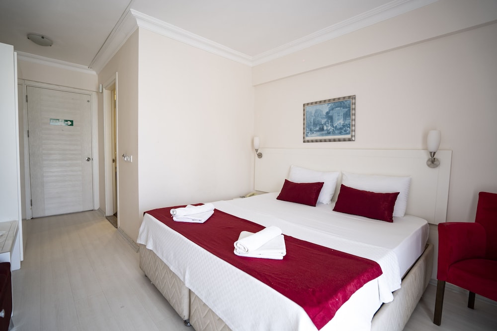 Ayapam Hotel 4/40