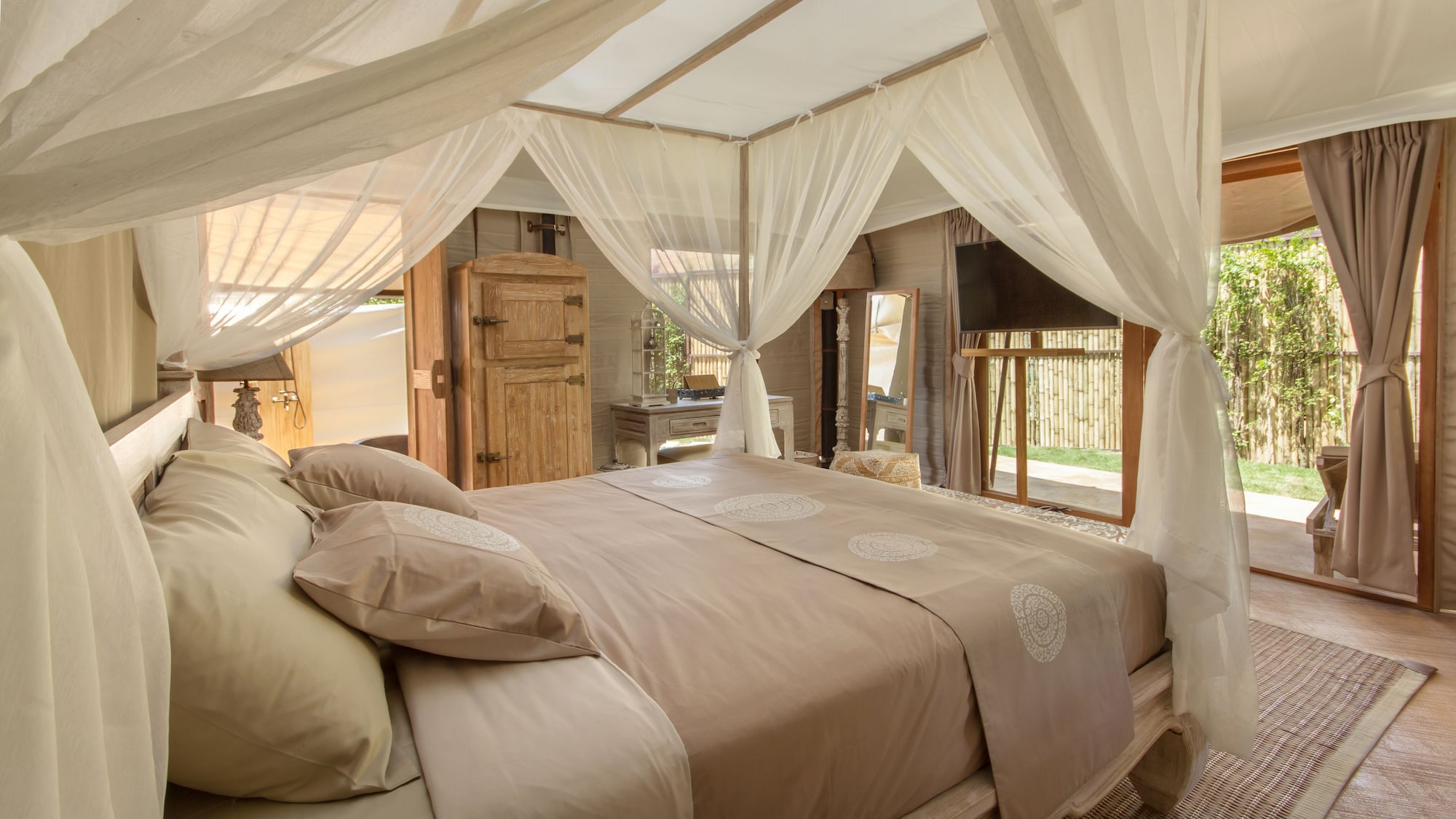 TENT, VILLA